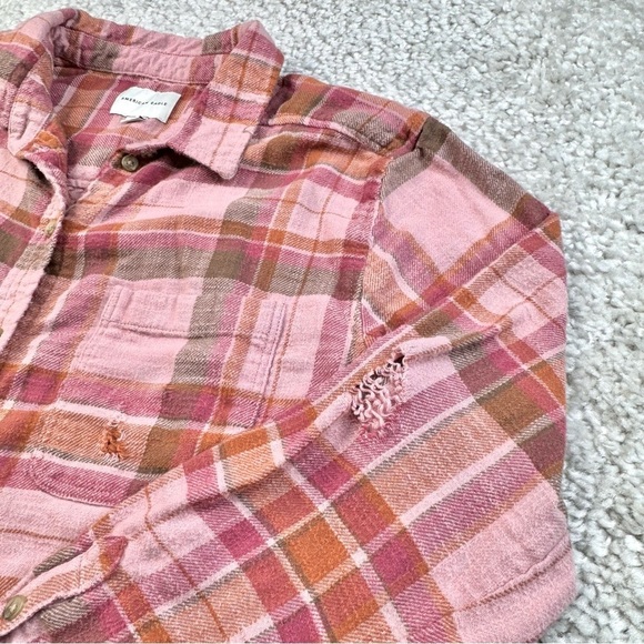 American Eagle Plaid Flannel Shirt. Factory Distressed Tears Rips Pink. Medium - Picture 5 of 9